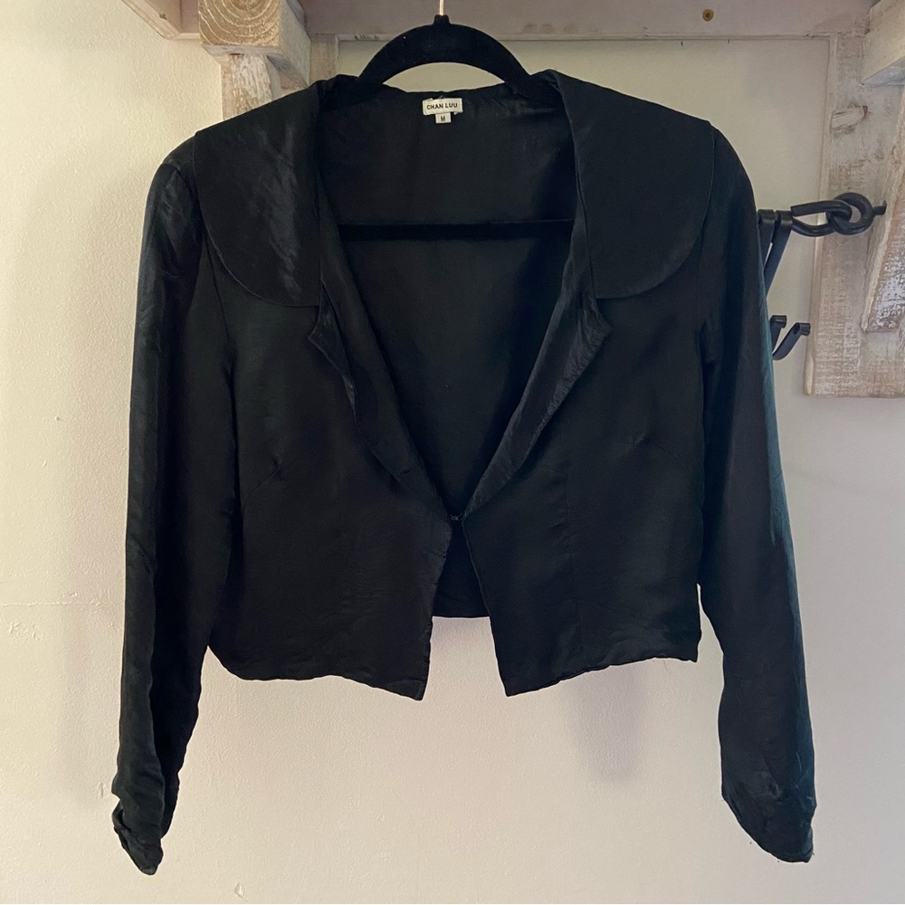 Chan Luu 100% silk black hook and eye front cropped jacket